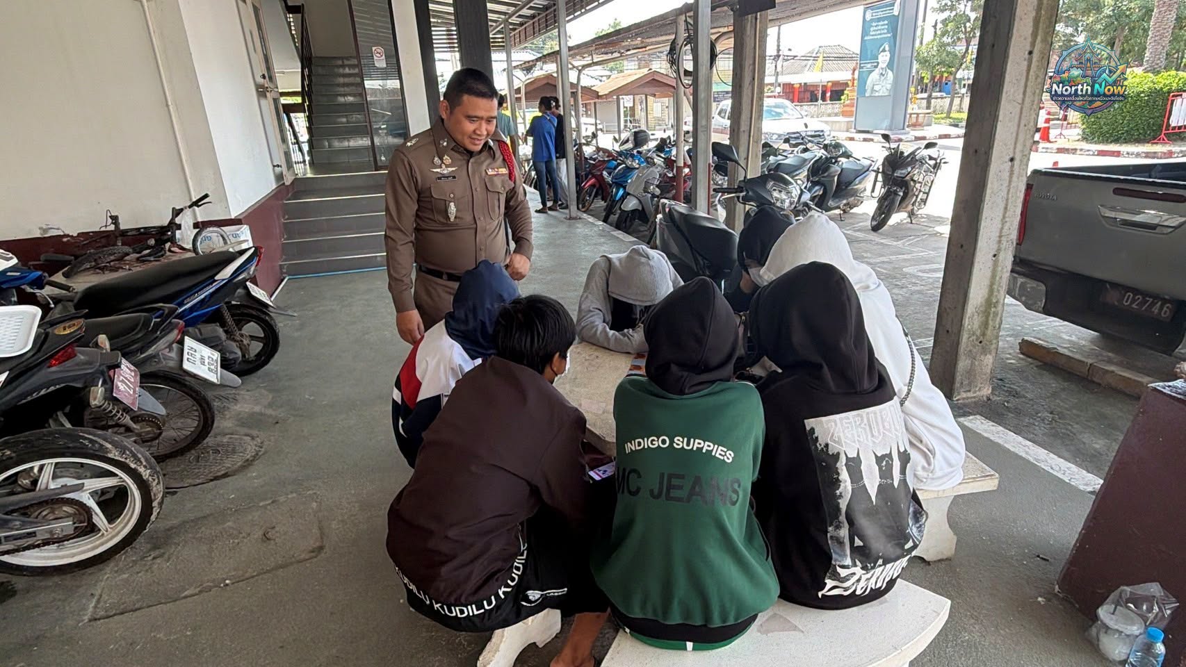 กลุ่มเด็กสาววัยรุ่นถูกจับกุมในข้อหาทำร้ายร่างกายเด็กอายุ 13 ปีอย่างโหดร้าย