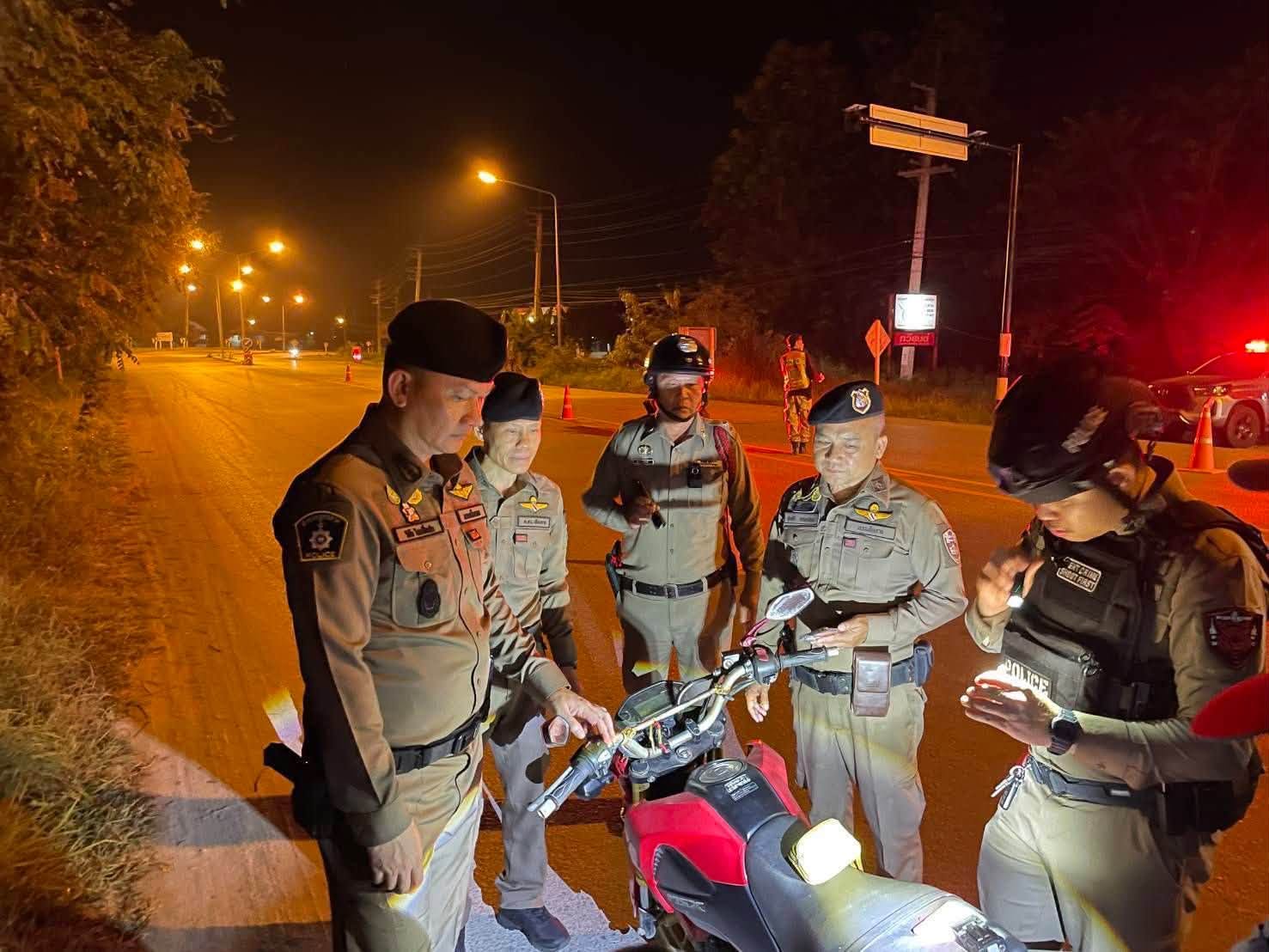 ตำรวจในอำเภอพาน จังหวัดเชียงราย ตั้งด่านตรวจและจับกุมชายอายุ 33 ปี ในข้อหาครอบครองยาบ้า