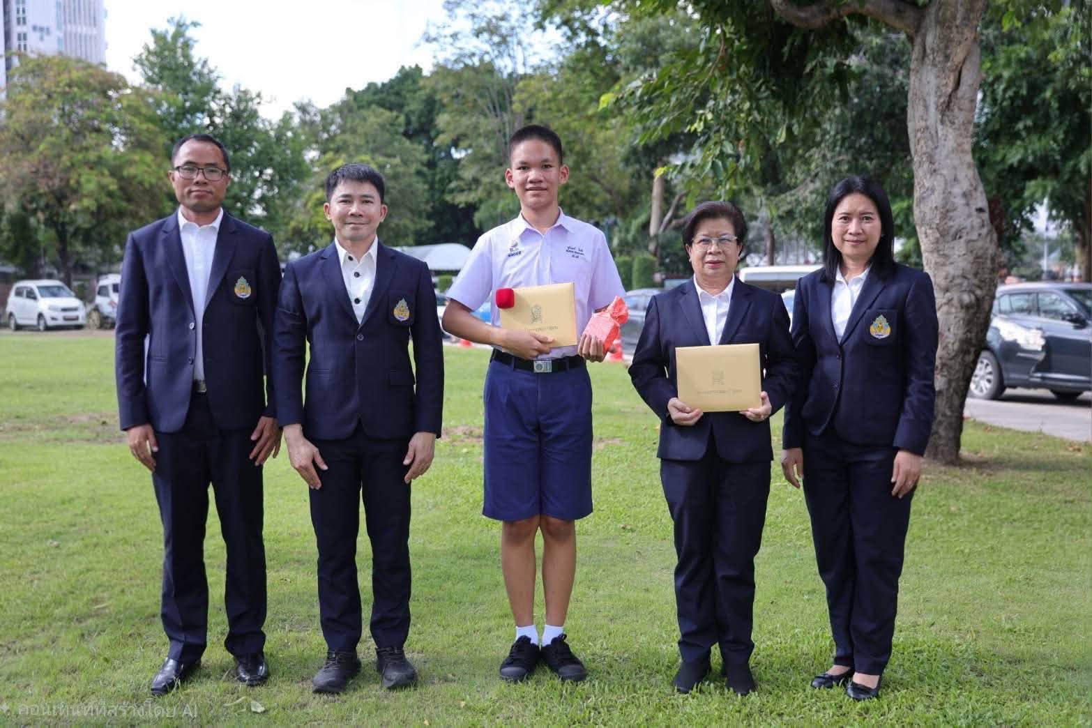 โรงเรียนเทศบาลหมายเลข 6 จังหวัดเชียงราย ได้รับรางวัลพระราชทานตราตั้งด้านสถาบันการศึกษา