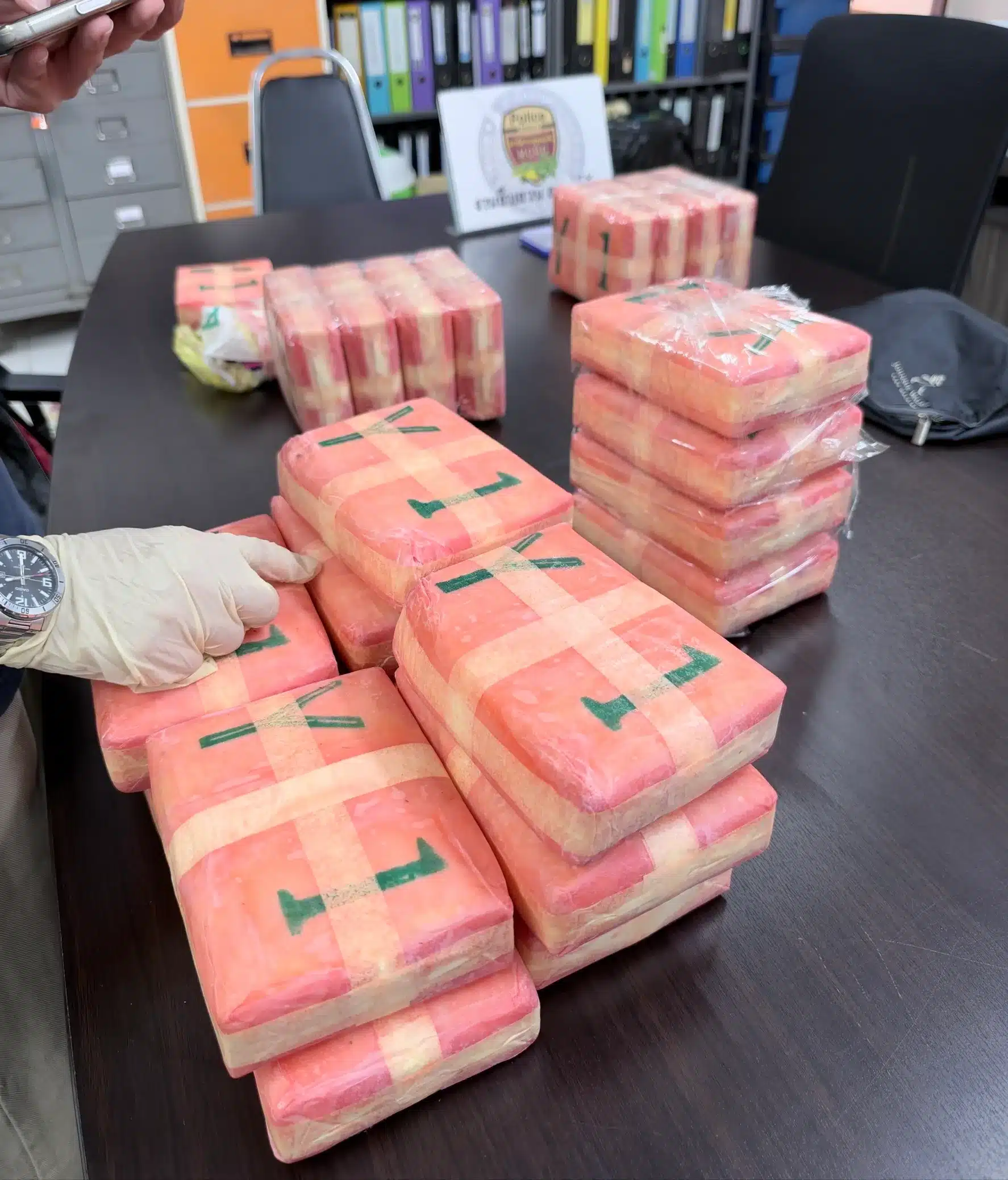 ตำรวจเชียงรายจับกุมชายสองคนในข้อหาขนส่งยาบ้า 140,000 เม็ด