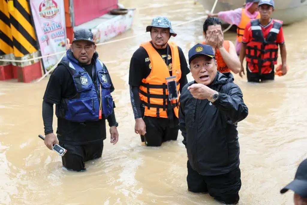 อนุทินขู่ฟัน ข้าราชการเมินช่วยน้ำท่วม