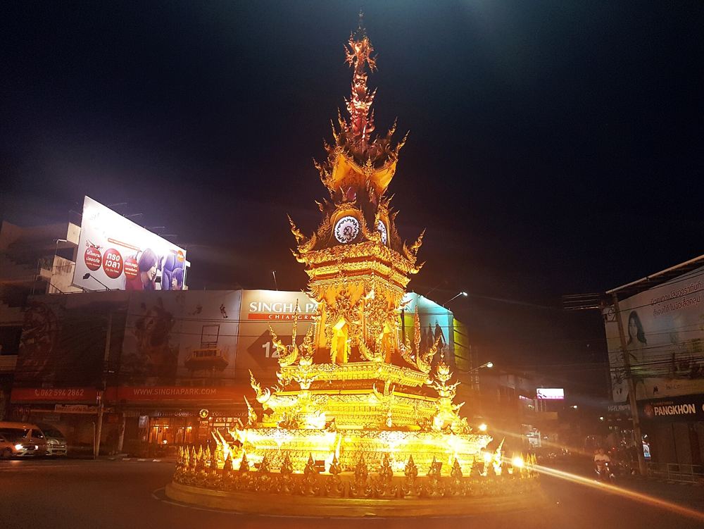 หอนาฬิกาเชียงรายยามค่ำ