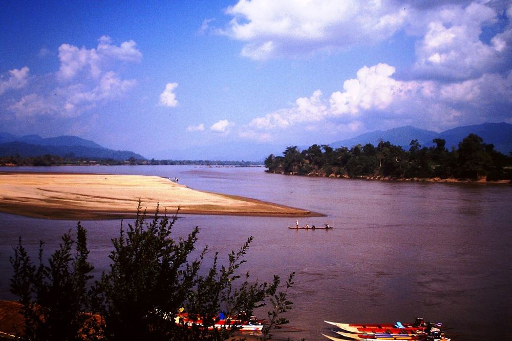 แม่น้ำโขงบริเวณสามเหลี่ยมทองคำ อำเภอเชียงแสน (ภาพปี 2528)
