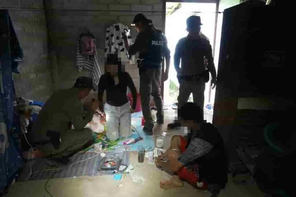 ตำรวจเชียงรายบุกค้นบ้านร้าง พบเยาวชนเสพยาเสพติด