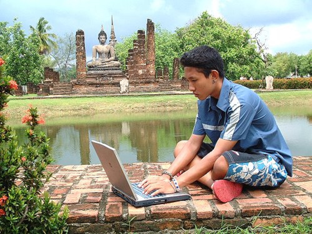 Google Study Finds 47 Million Thai Addicted to the Internet