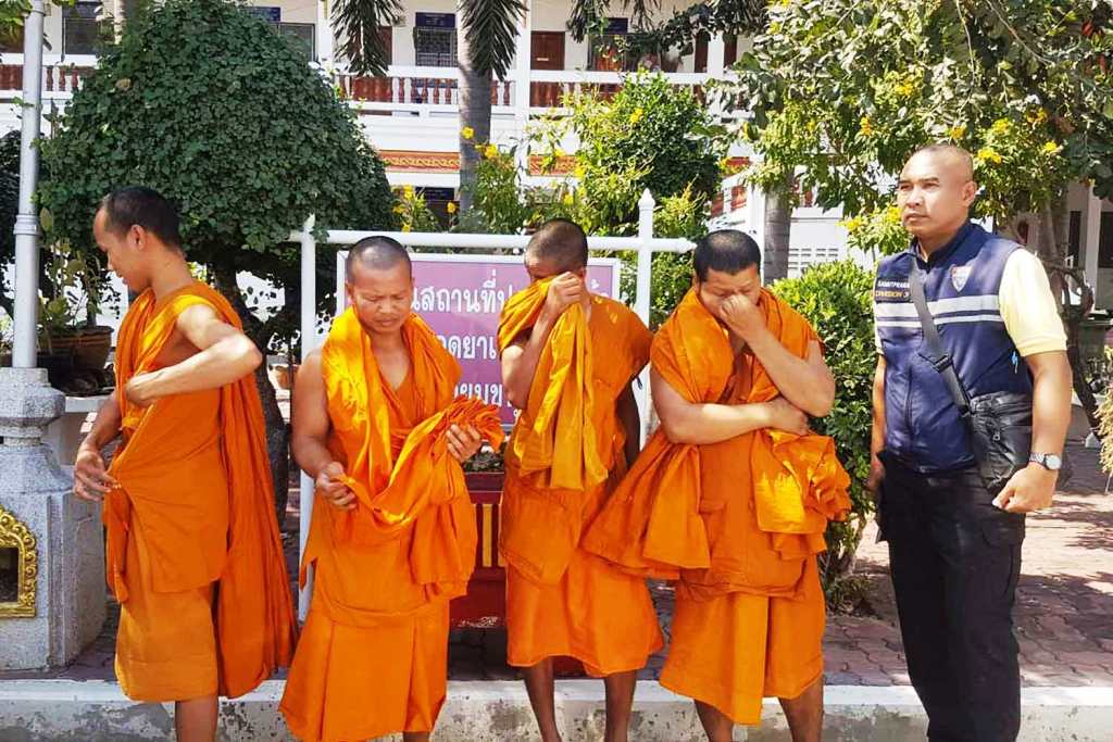 Cambodian Monks Arrested for Collect Alms Illegally in Thailand