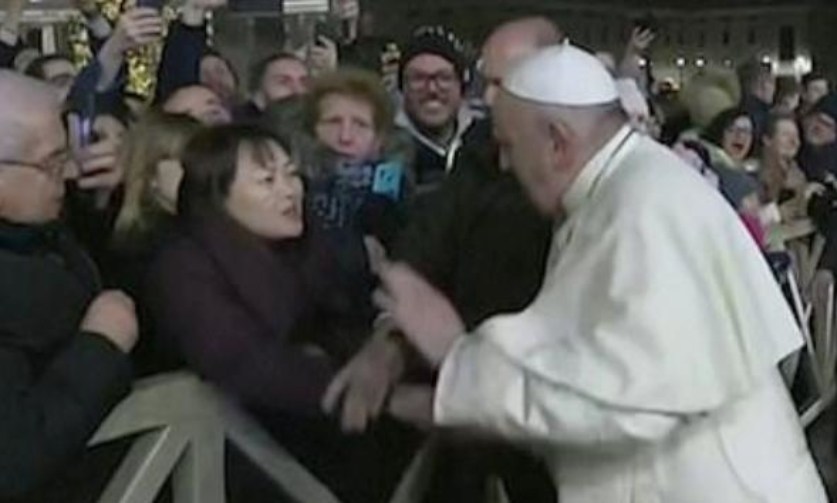 Pope slaps womans hand screenshot