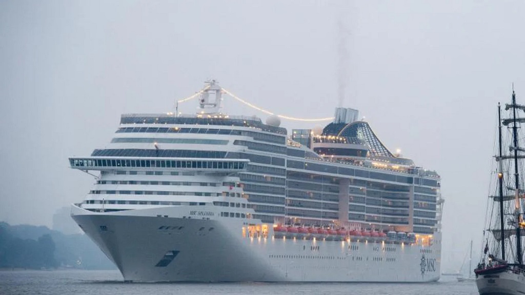 cruise ship