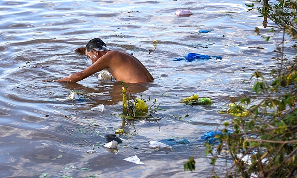 Mekong carries plastics into the world's oceans