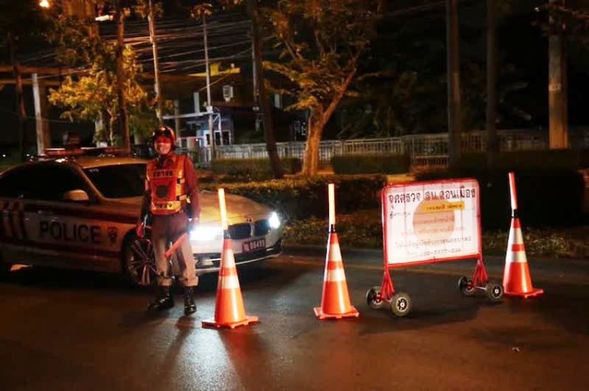 curfew violators drinking, chiang mai, police arrested