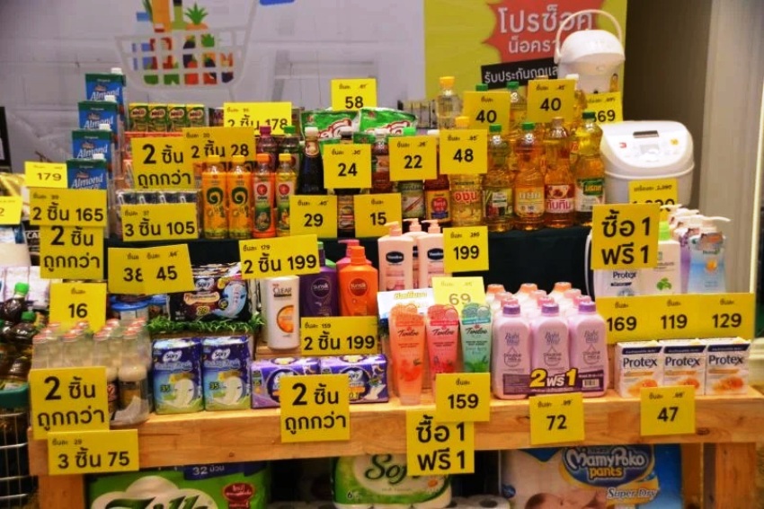 Thai retailers discount consumer packaged goods
