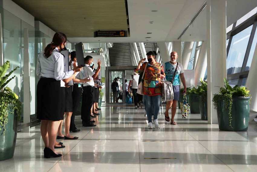 russian tourists, phuket airport, coronavirus, thailand