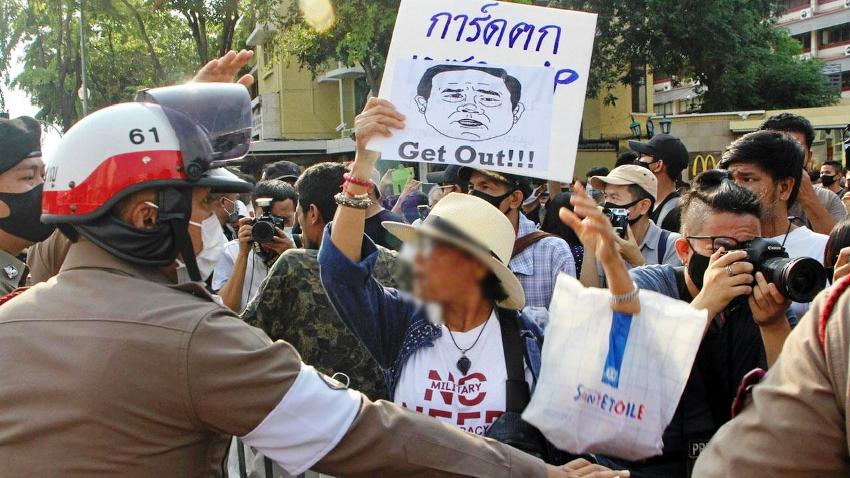 moving to Thailand, Government, Protests