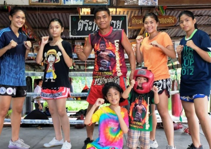 Muay Thai boxing, fighting, daughters, Thailand