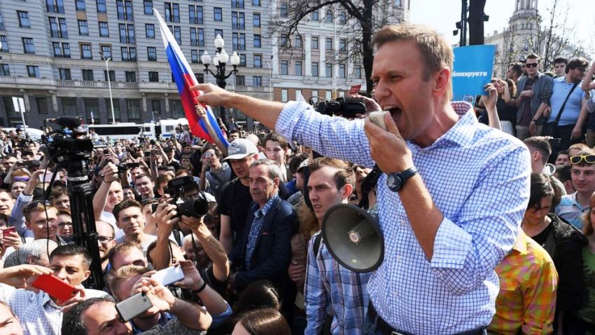 Putin Critic Alexei Navalny in Hospital After Being Poisoned