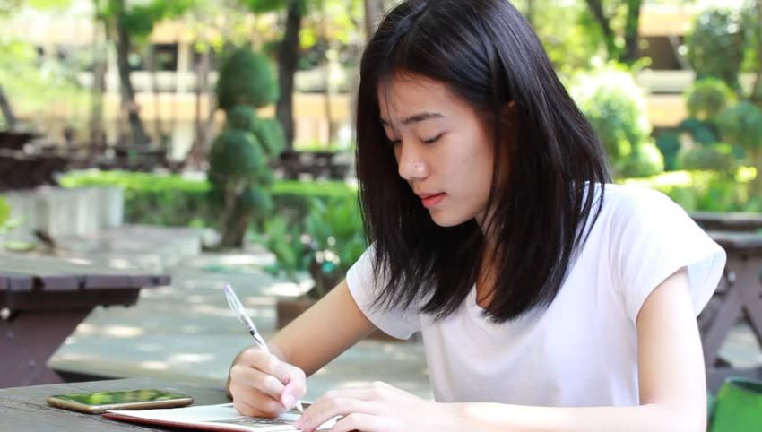 Why Thai University Students Struggle With English Writing Assignments -  Learning