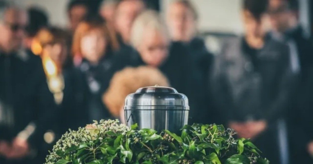 Cremation of loved ones, Urn