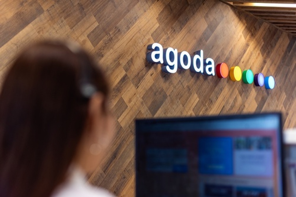 Online Hotel Travel Booking agency Agoda