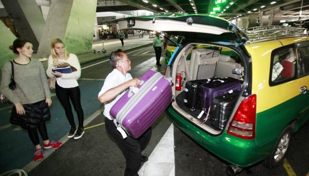 Taxi Passengers Now Face Luggage Charges to and From Airports