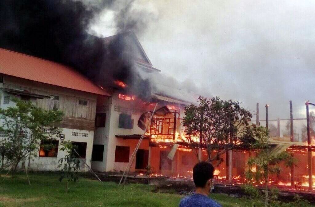 Temple Fire Damages 700 Year-old Statue in Northeastern Thailand