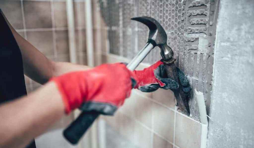 Tips on How to Remove Old Tiles From Your Walls