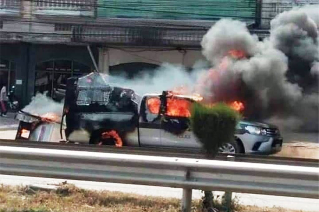 Drug Detainee Torches Police Truck in a Bid to Escape Justice