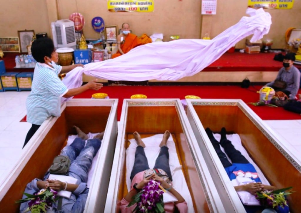 Thais Seek to Restore Their Fortunes with Mock-up Funerals