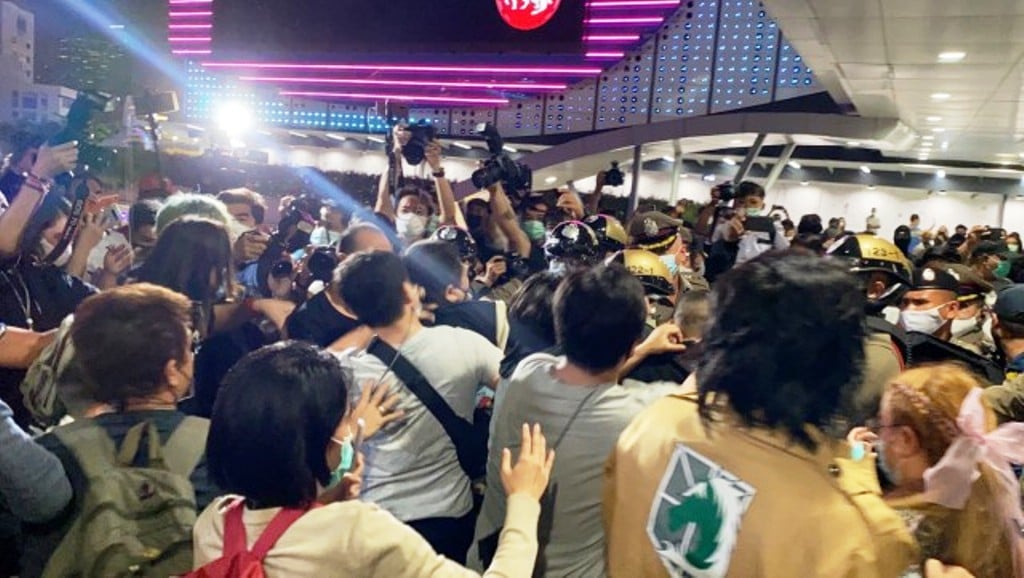 Anti-Government Protesters and Police Clash at Bangkok Police Station