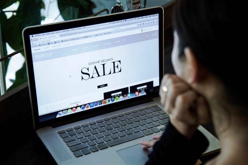 Top 10 Smart Ways of Shopping Online with Complete Safety & Security