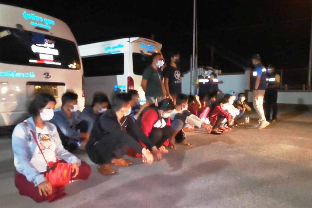 Van Drivers Busted Transporting Illegal Migrants to Samut Sakhon