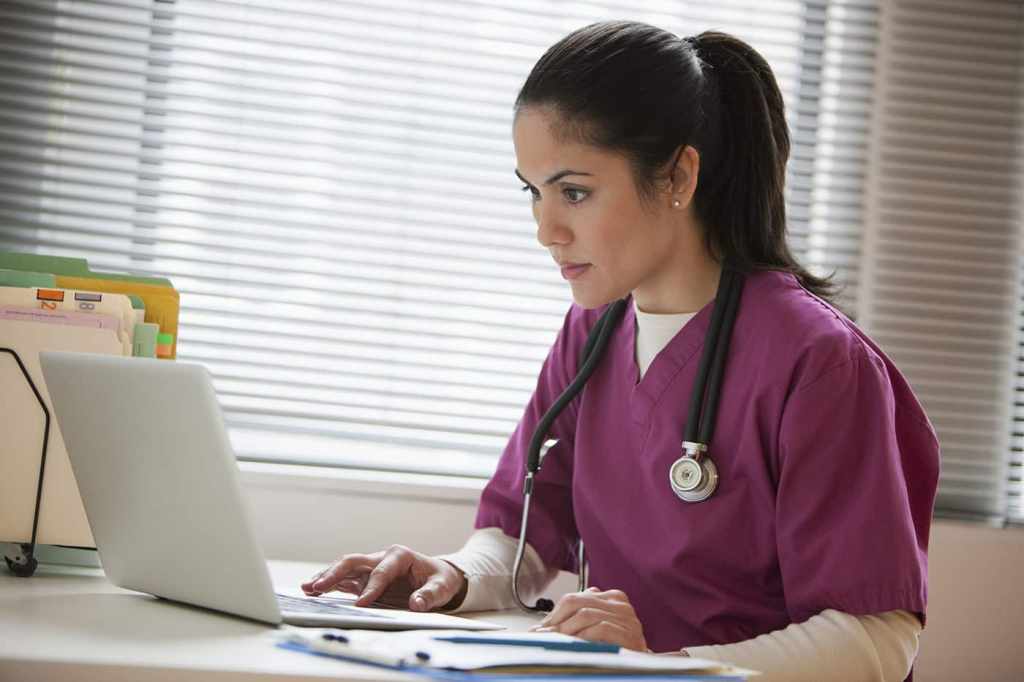 What to Consider When Studying a Nursing Certification Online