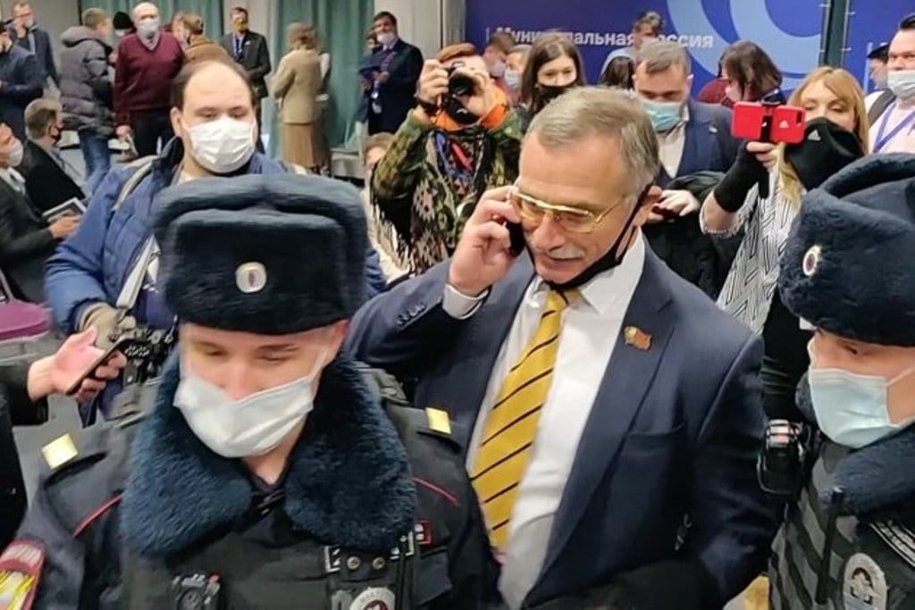 Moscow Police Use Cloak of Covid Restrictions to Intimidate Anti-Putin Leaders