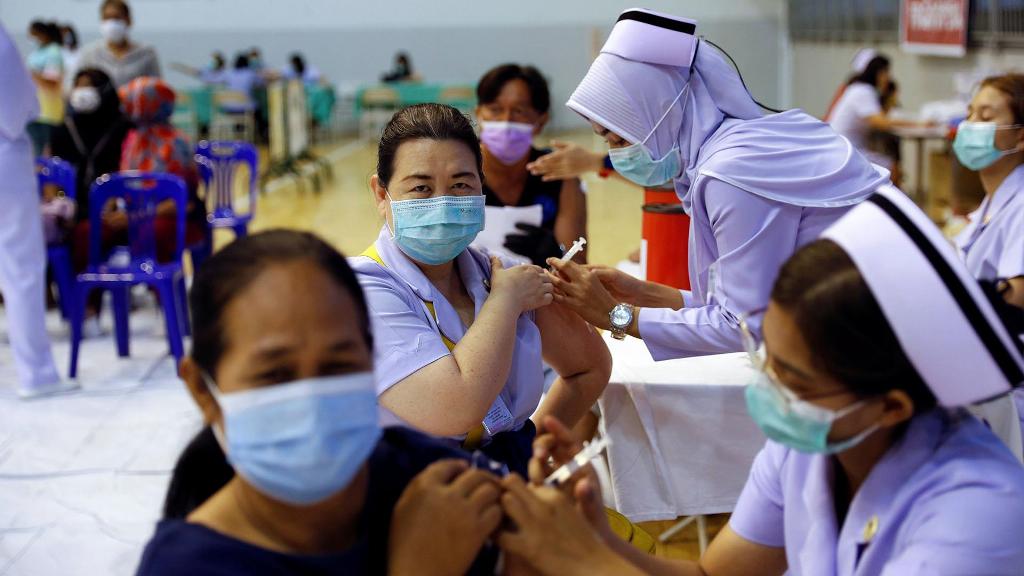 Bangkok Aims for Herd Immunity by Vaccinating 50,000 People Per Day
