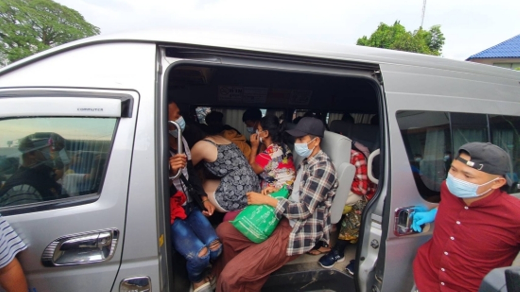 Chiang Rai Police Bust Vans Transporting 42 Illegal Myanmar Migrants