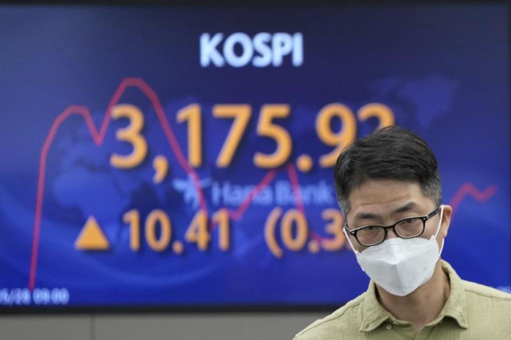 Asian Stocks Rise as Economy Shows More Signs of Improvement