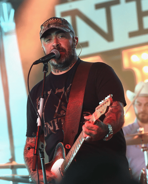 Aaron Lewis performs during 2016 Windy City LakeShake Country Music Festival  in Chicago