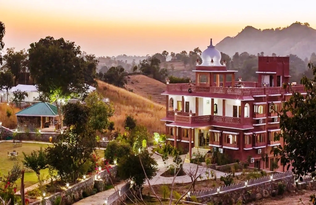 Exploring the Amenities and Services Offered at Kumbhalgarh Resorts
