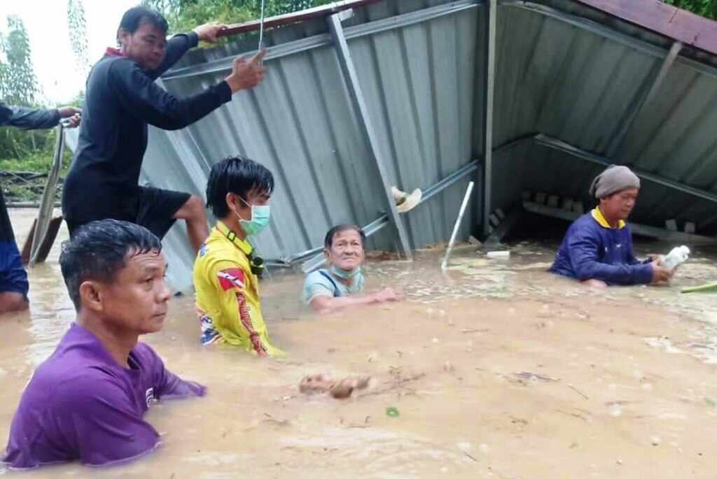 79 Year-Old Man Rescued After His Kitchen Collapses into River