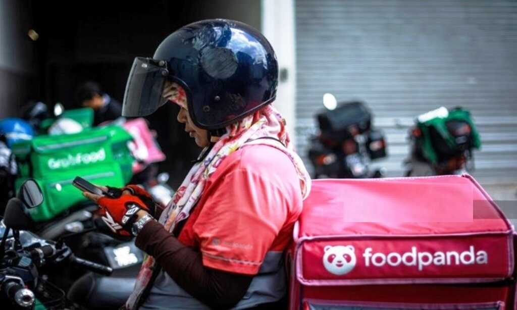 Foodpanda Driver Ridiculed For Telling Woman to Wear Her Bra