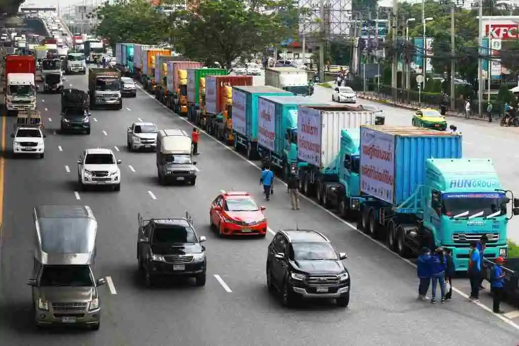 Truckers-Thailand-diesel