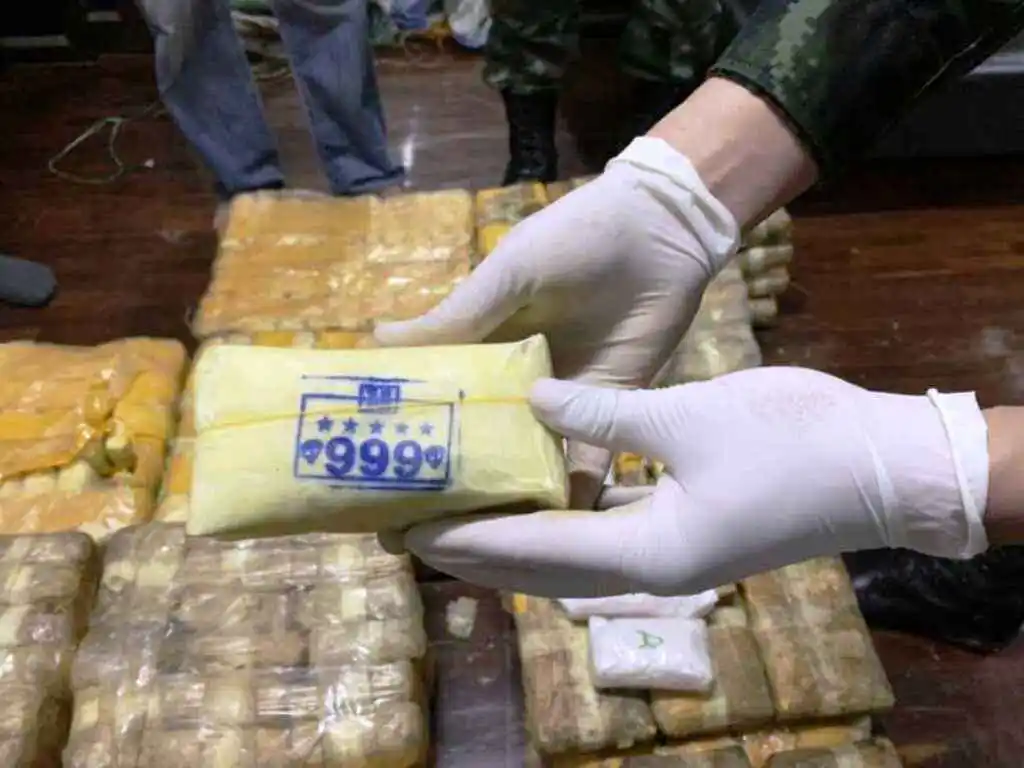 Chiang Rai Police Seize One Million Meth Pills after Vehicle Chase