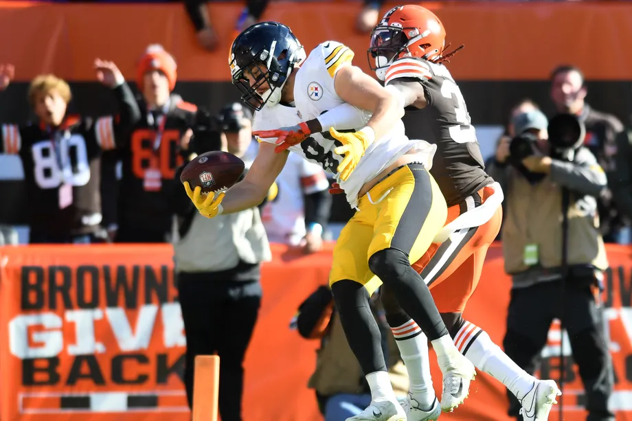 Pittsburgh Steelers Defeat Cleveland Browns 15-10