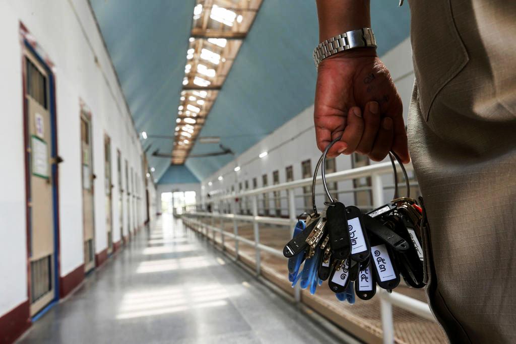 Prison Guards Fired for Murder, Corruption and Smuggling