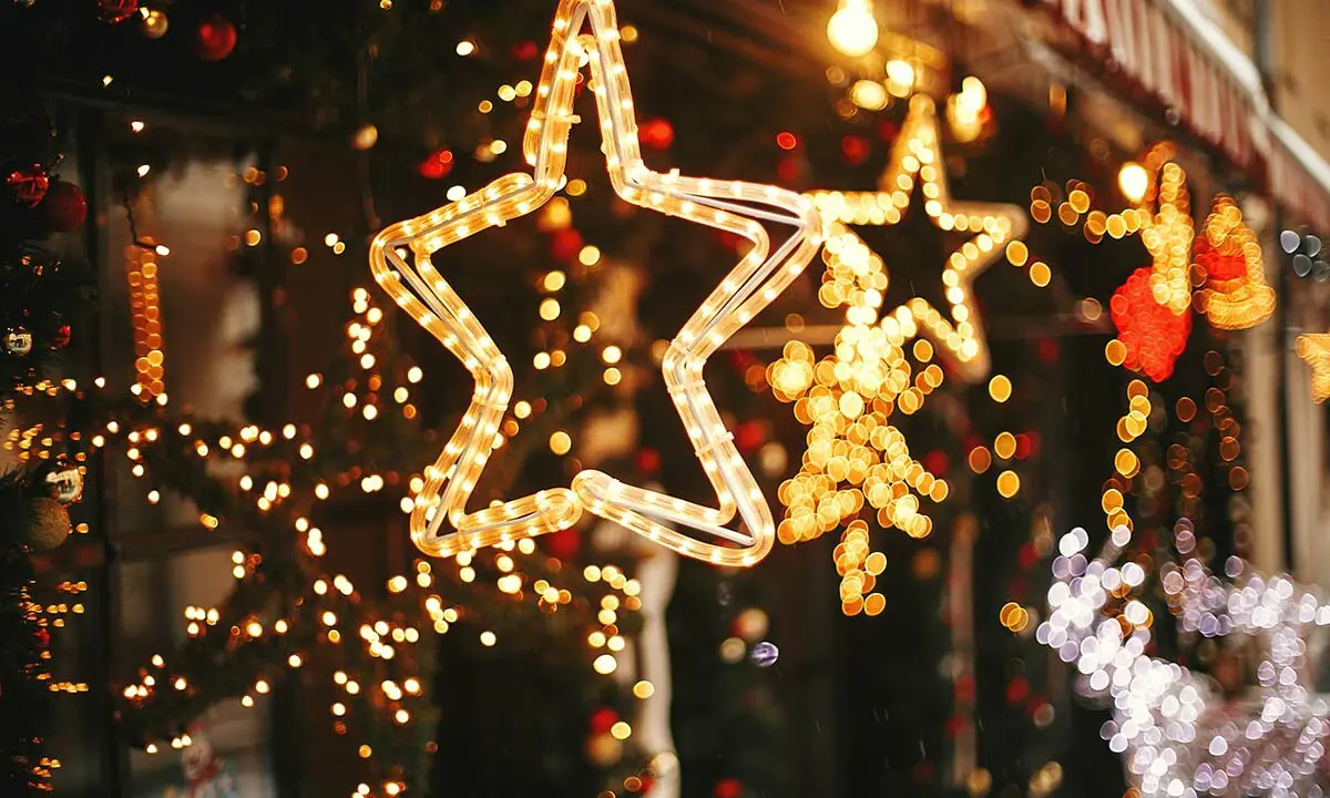 The Psychological Reasons Behind Loving or Hating Christmas Lights