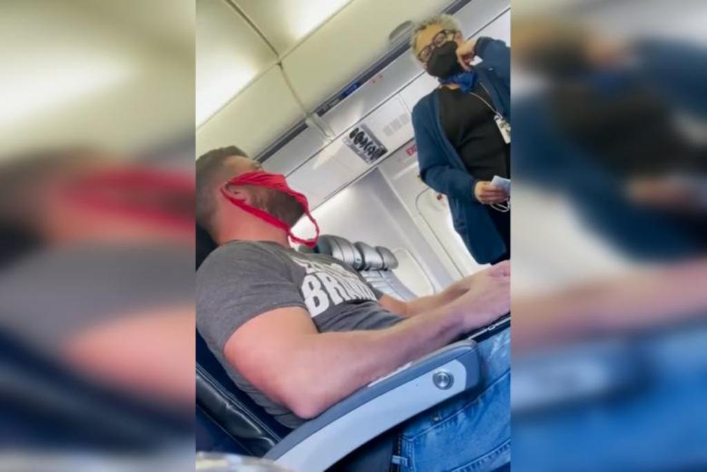 Man Kicked Off United Arline's Plane for Using Thong as a Face Mask