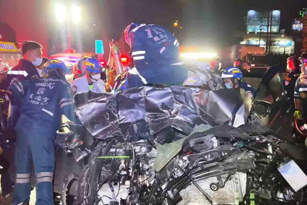 Police Officer Seriously Injured After Crashing into Rear of Lorry