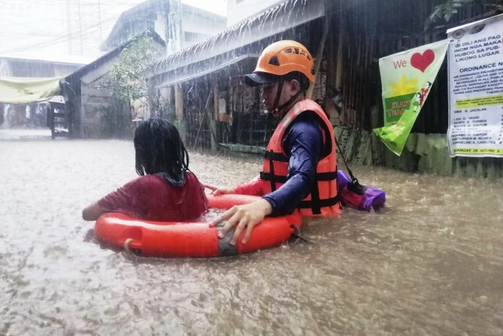 Thousands Their Homes Flee as Super Typhoon Hits the Philippines