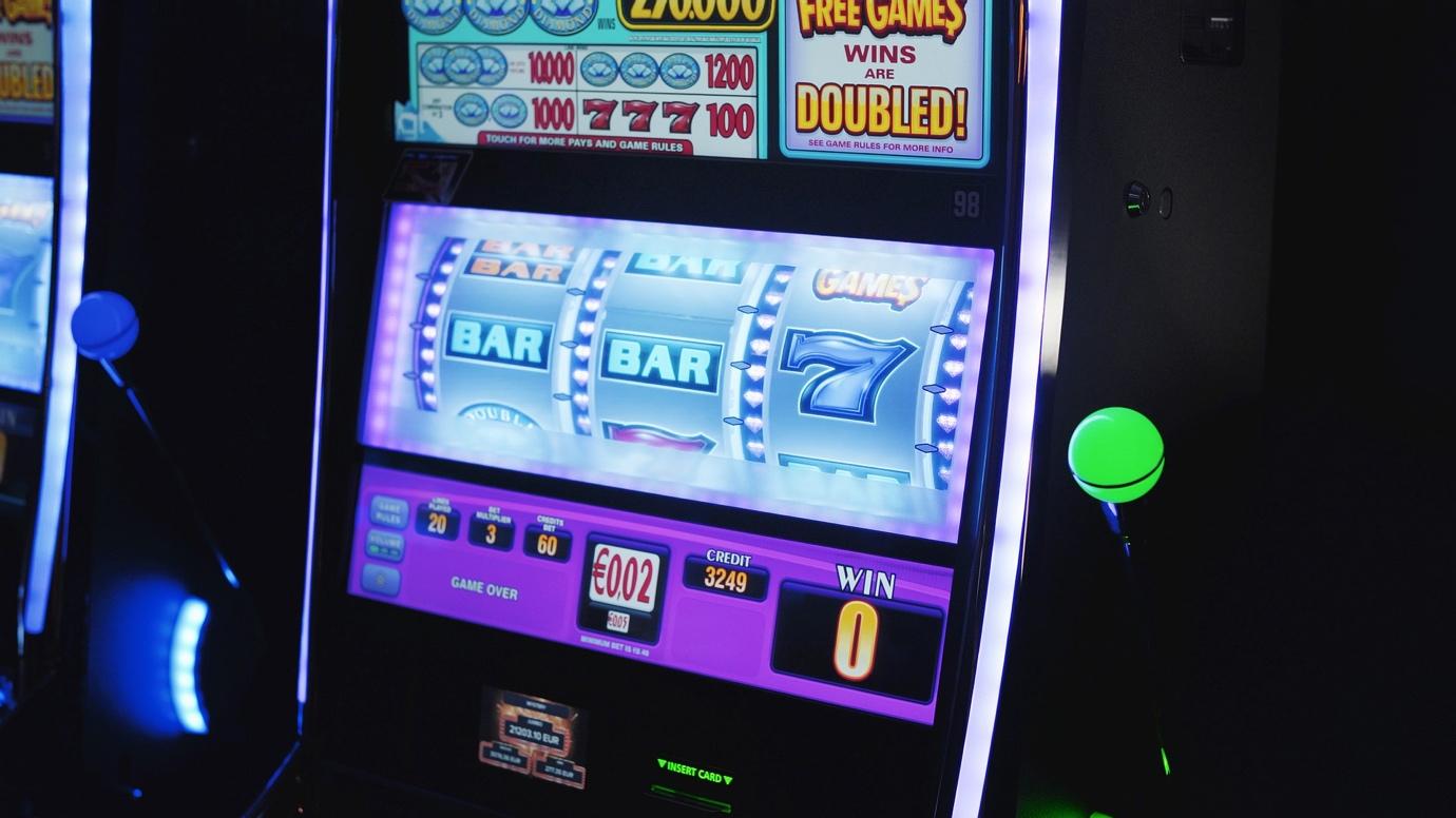 How to Play Slot Machines in a Casino