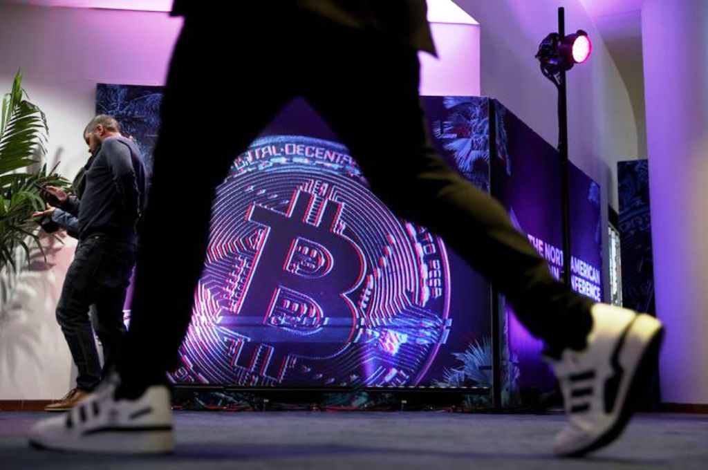Bitcoin Cryptocurrency Price Falls Below $37,000