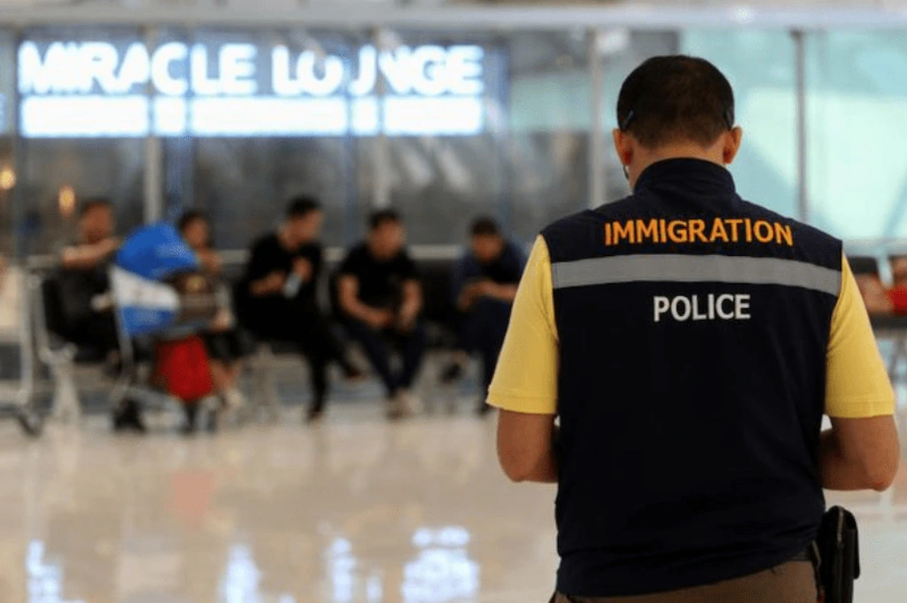 Immigration Police Apprehend Three Foreign Fugitives